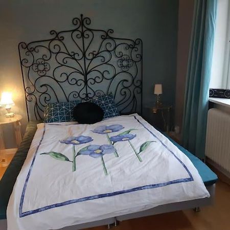 Jönköping Lyxigt Rum Med Eget/Badrum Med Spa Kaensla מראה חיצוני תמונה