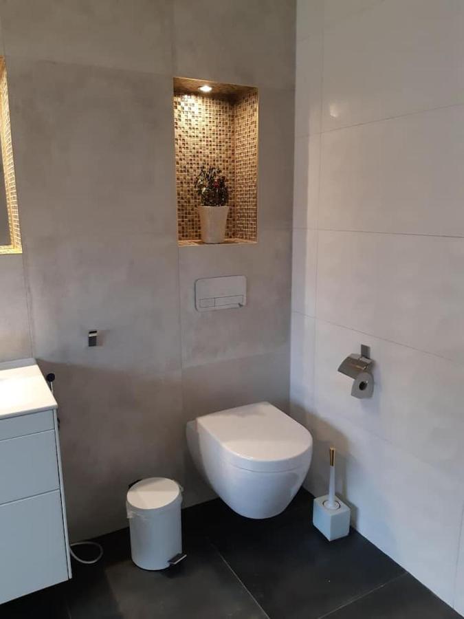Jönköping Lyxigt Rum Med Eget/Badrum Med Spa Kaensla מראה חיצוני תמונה
